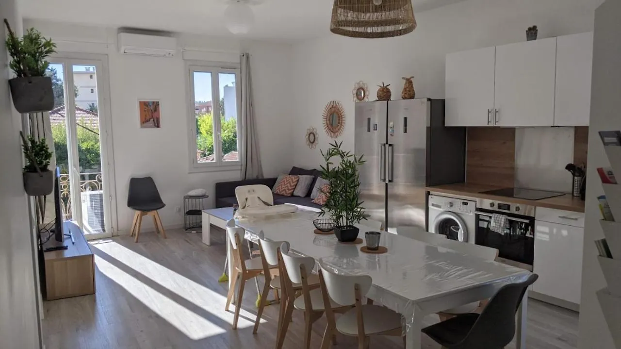 Villa Lina Zoï, une âme moderne dans une villa niçoise typique Nice